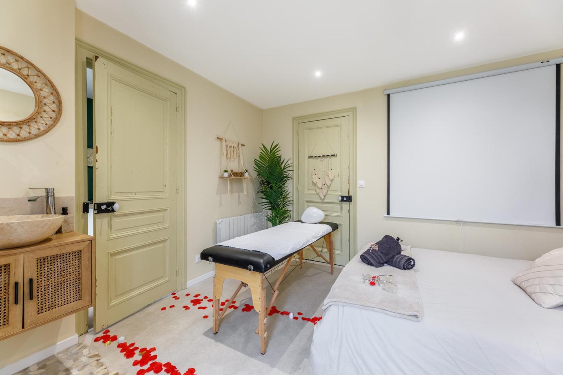 Une Escale A Bali Jacuzzi - Cinema - Self Check-In Le Petit-Quevilly Extérieur photo