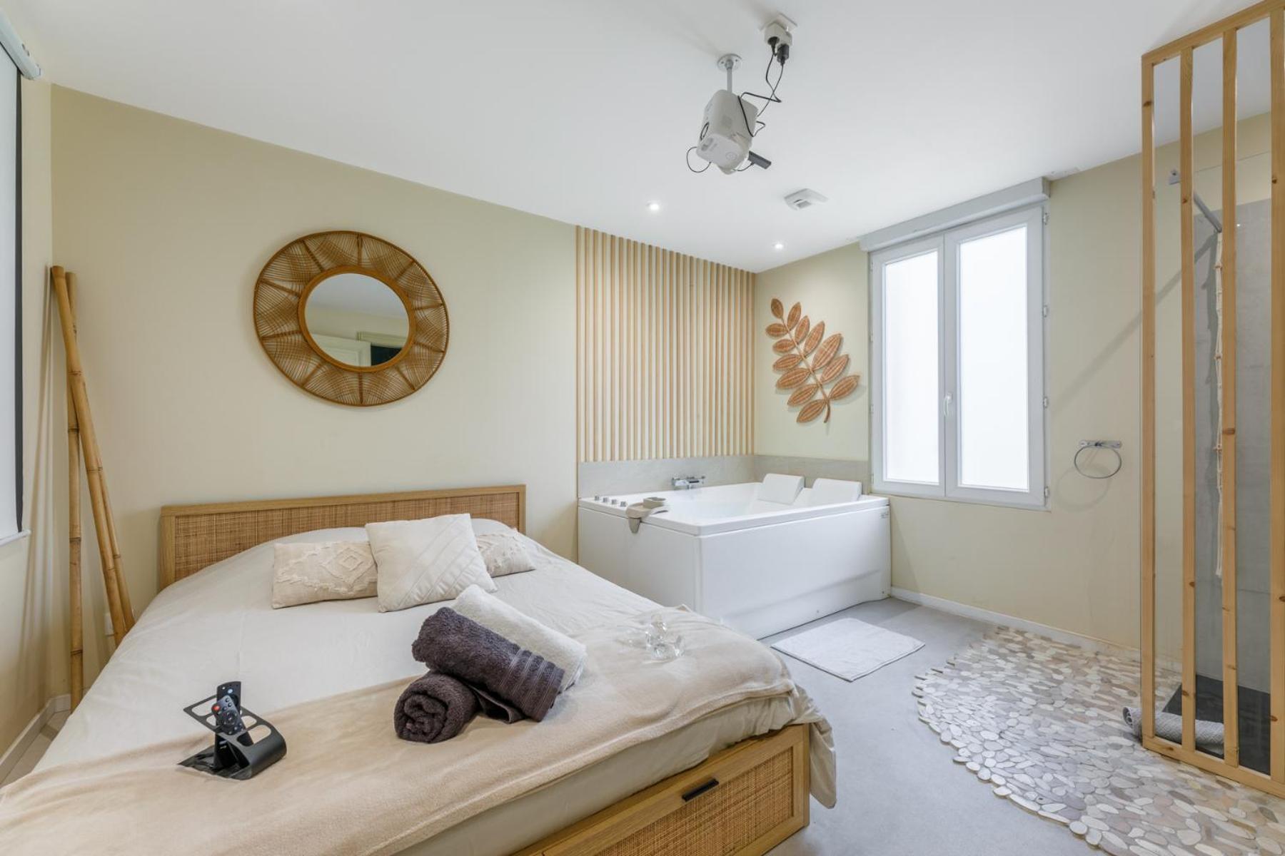 Une Escale A Bali Jacuzzi - Cinema - Self Check-In Le Petit-Quevilly Extérieur photo
